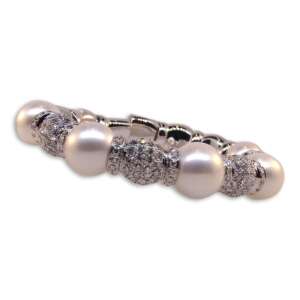 White Gold Pearls and Diamonds Bracelet